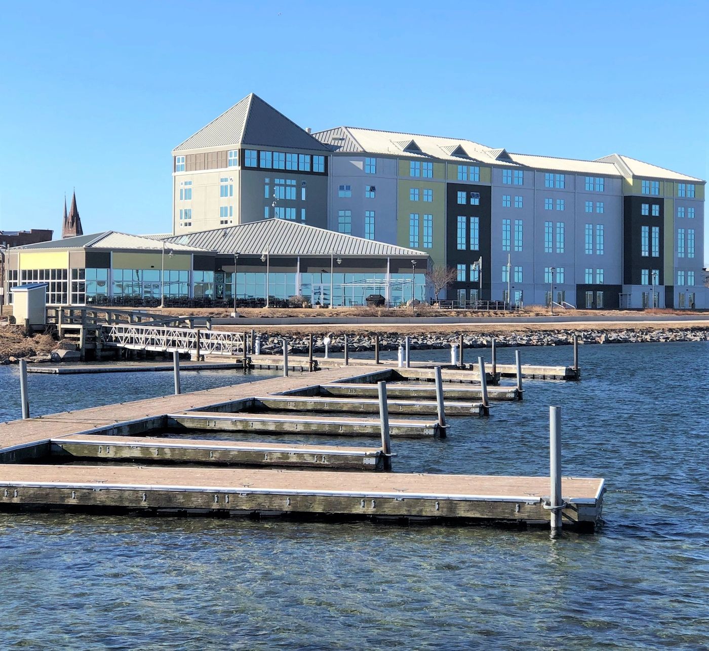 41 Lakefront Hotel