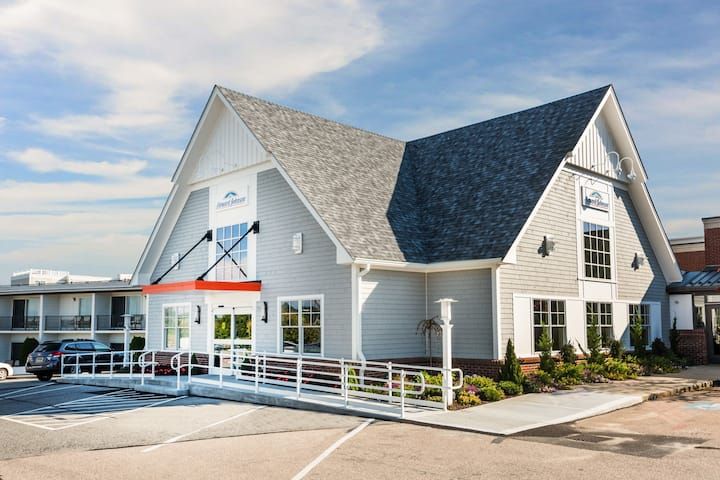 Howard Johnson Inn - Newport Area / Middletown
