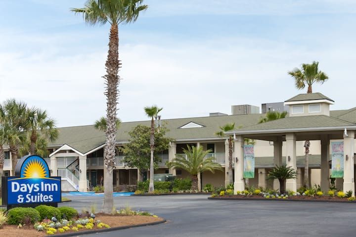 Days Inn and Suites by Wyndham Jekyll Island
