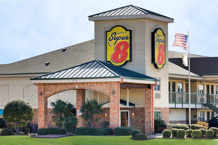 Super 8
