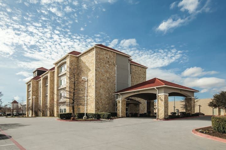 La Quinta Inn & Suites Mansfield TX
