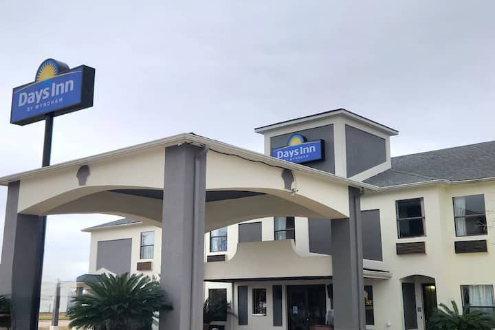 Microtel Inn & Suites by Wyndham Scott Lafayette