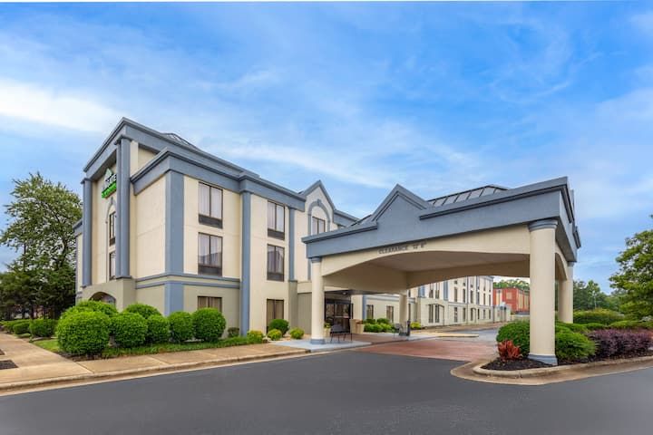 Howard Johnson by Wyndham Greensboro Near the Coliseum