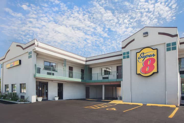Super 8 Chicago/Rosemont/O'Hare/SE