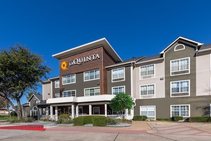 La Quinta Inn & Suites