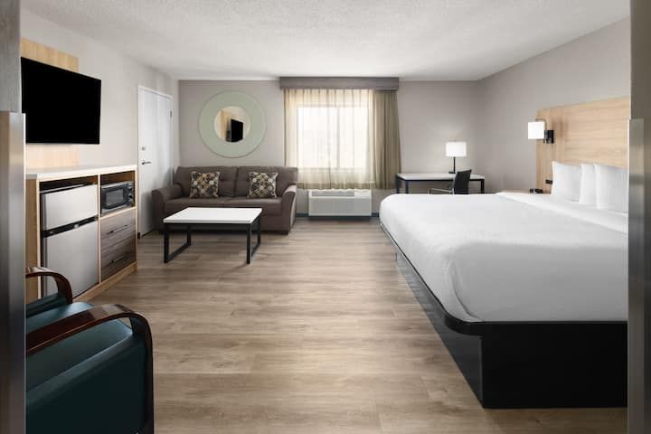 La Quinta Inn & Suites
