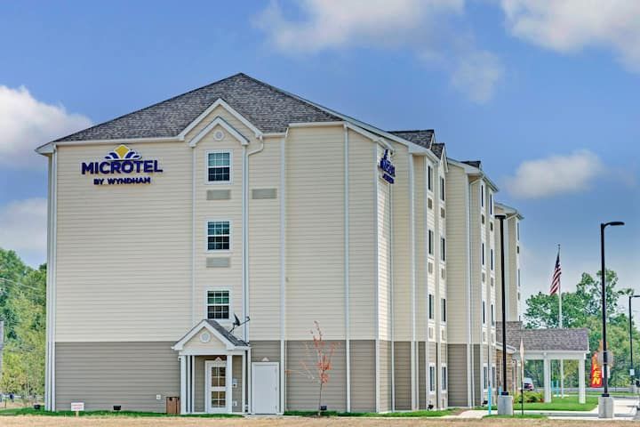 Microtel Inn & Suites by Wyndham Philadelphia Airport Ridley Park