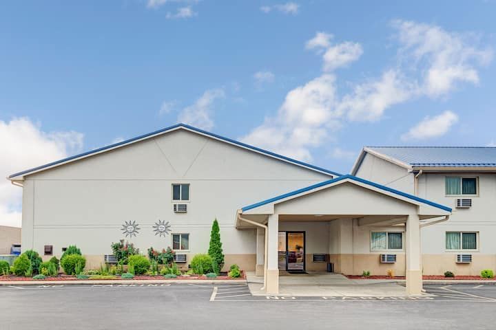 Super 8 by Wyndham Indianapolis/Emerson Ave