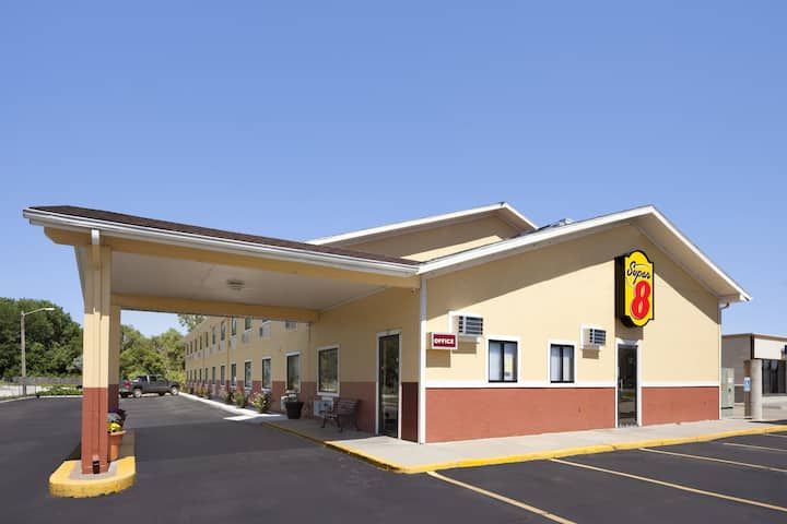 Super 8