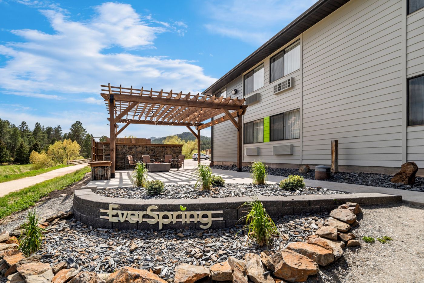 EverSpring Inn & Suites
