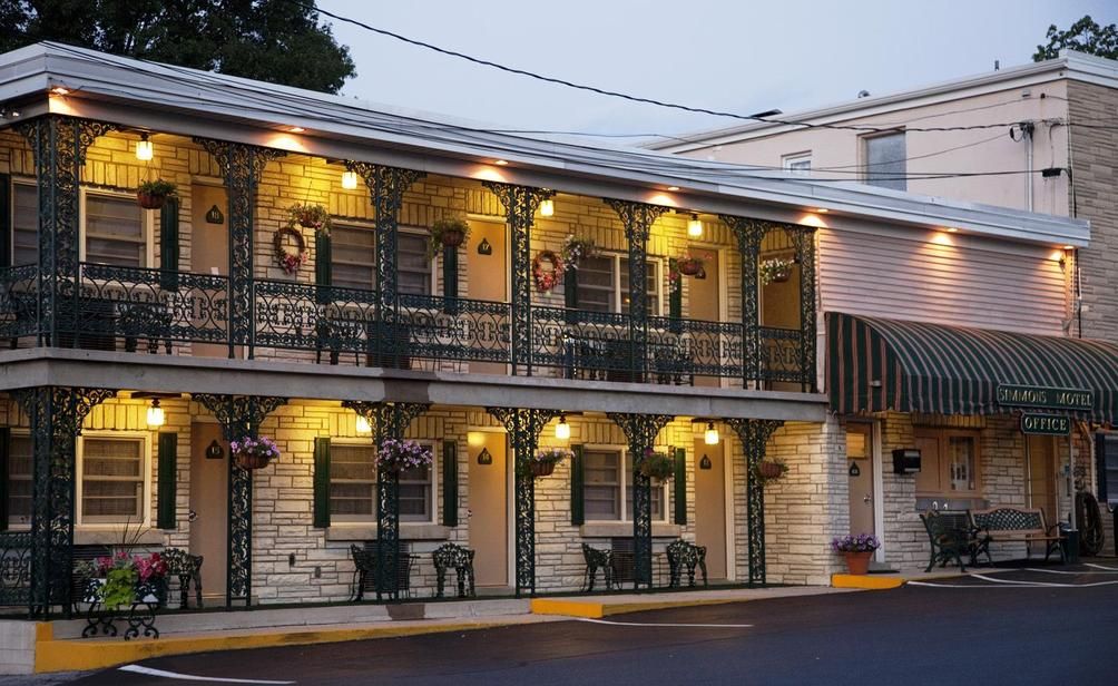 Simmons Motel and Suites