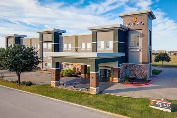 La Quinta Inn & Suites Ft. Worth - Forest Hill TX