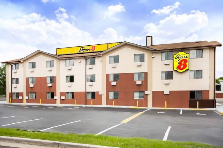 Super 8