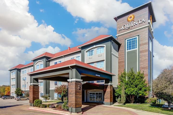 La Quinta Inn And Suites