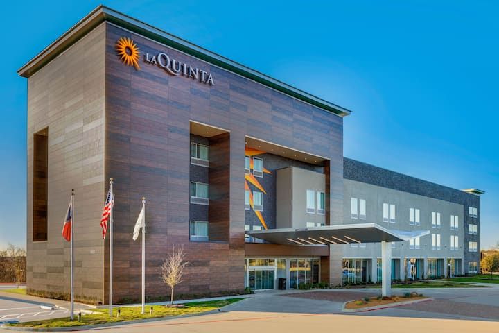 La Quinta Inn & Suites Lewisville