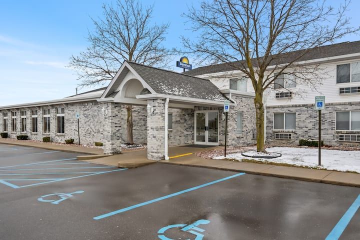 Days Inn by Wyndham Imlay City