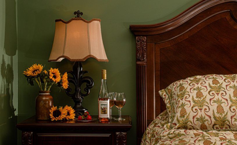 The Colonial Inn - The Village
