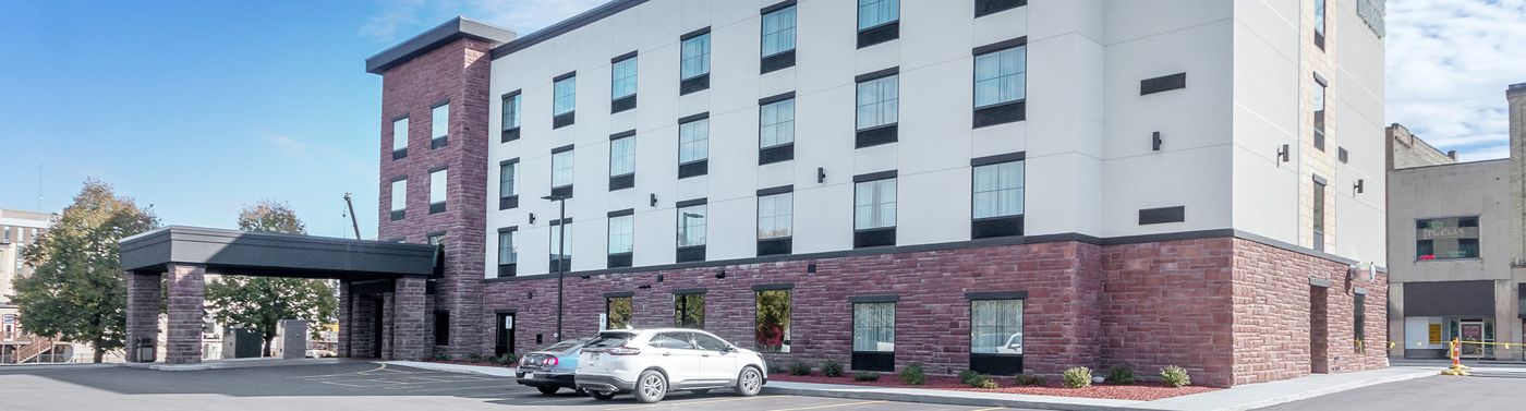 Cobblestone Hotel & Suites