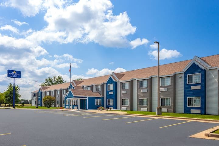 Microtel Inn & Suites