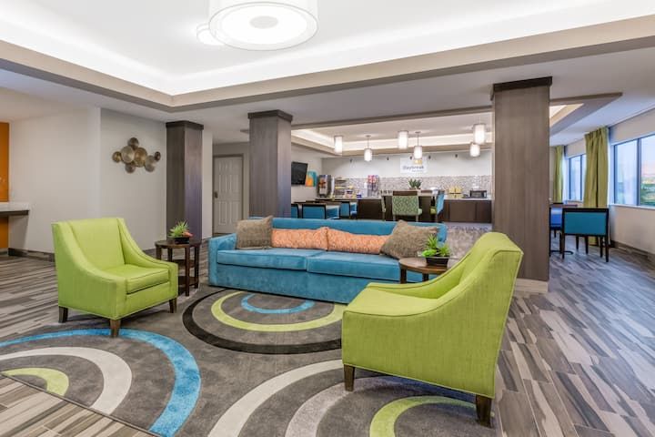 Days Inn & Suites by Wyndham Katy