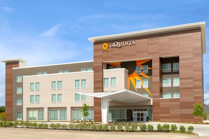 La Quinta Inn & Suites