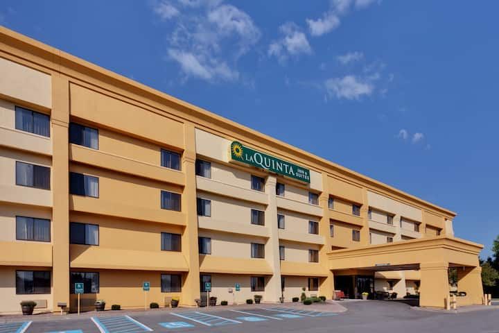 La Quinta Inn & Suites by Wyndham Plattsburgh