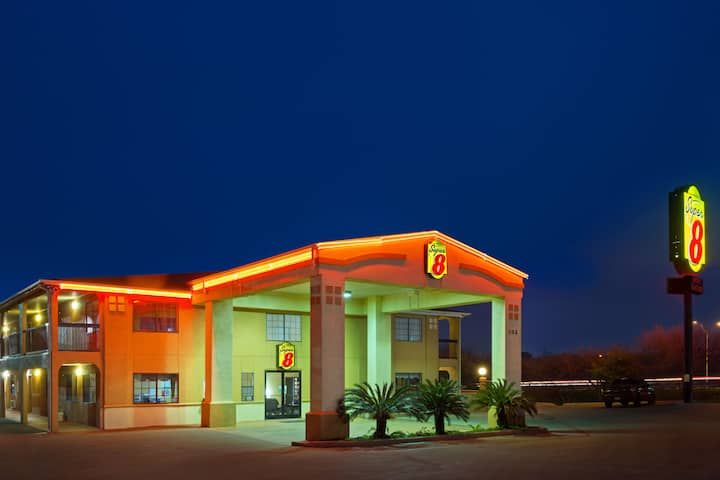 Super 8