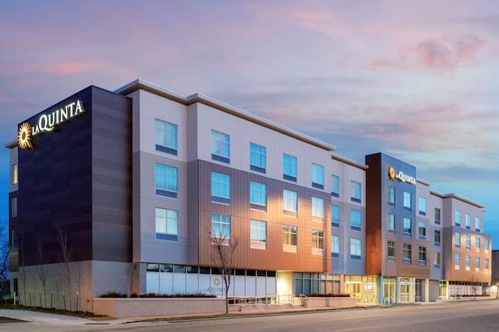 La Quinta Inn & Suites Kansas City Beacon Hill