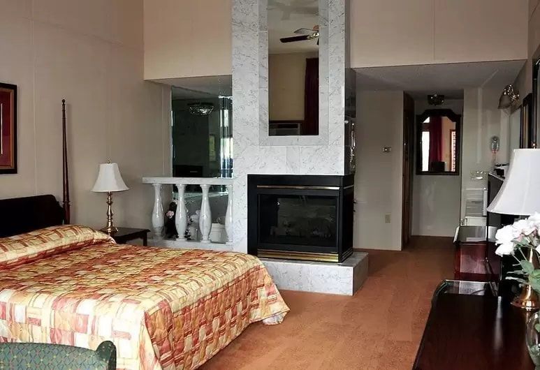 Lockport Inn & Suites