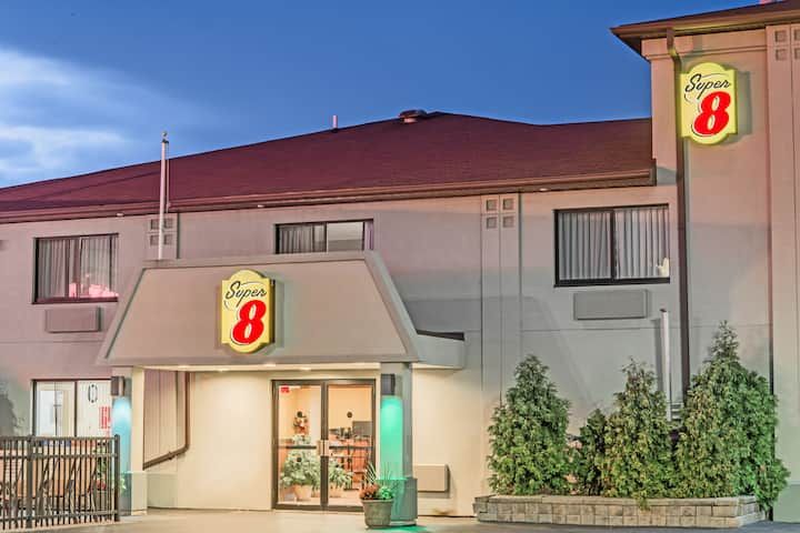 Super 8