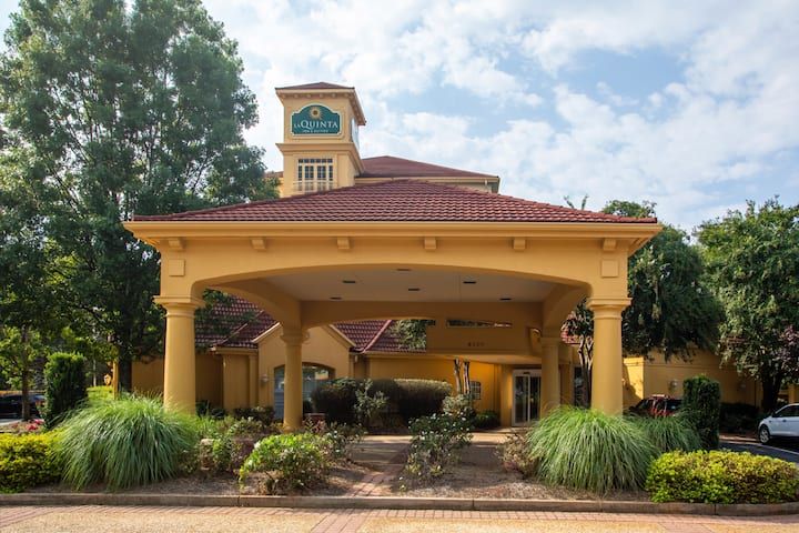 La Quinta Inn & Suites Charlotte Airport South