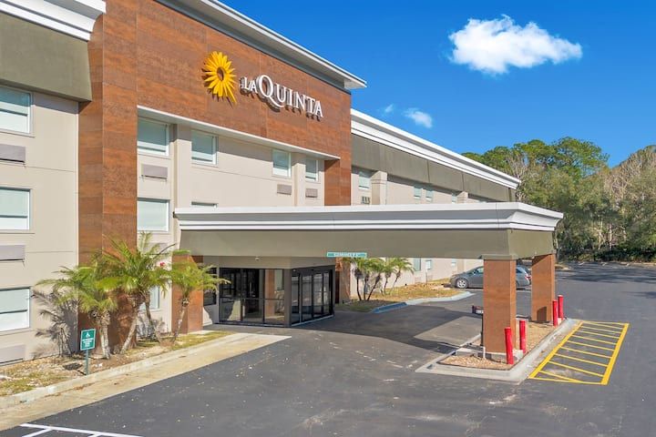 La Quinta Inn & Suites