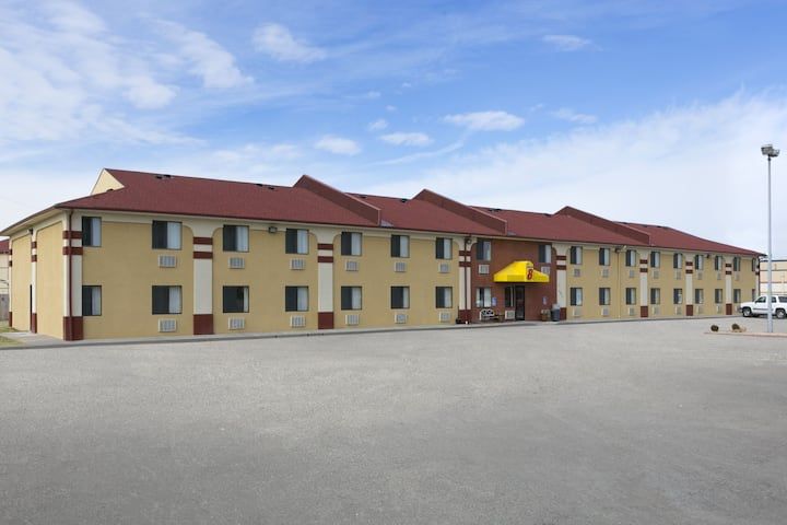 Super 8 Park City/North Wichita Area