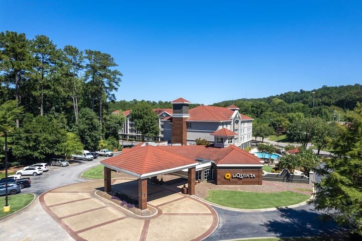 La Quinta Inn & Suites