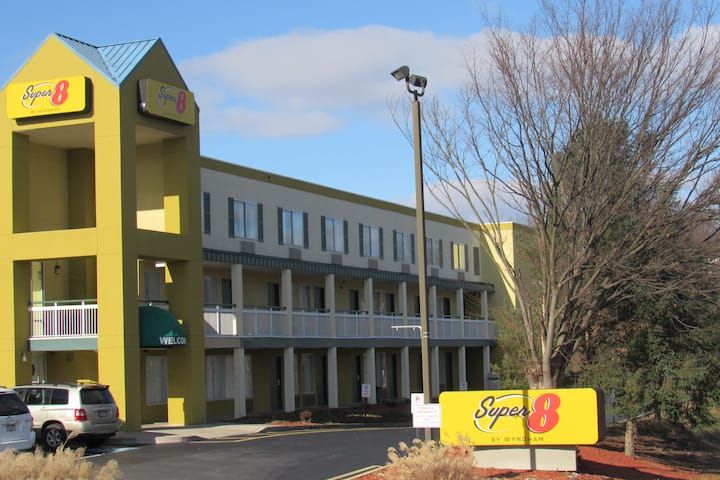 Super 8 by Wyndham New Cumberland