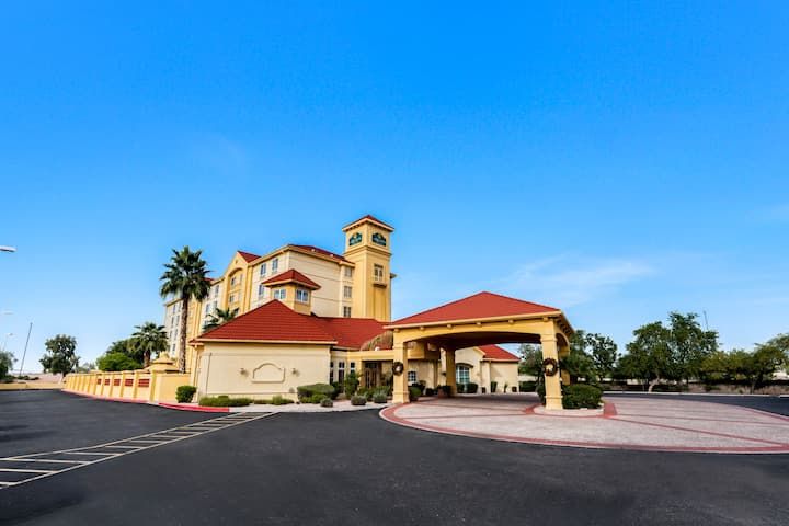 La Quinta Inn & Suites