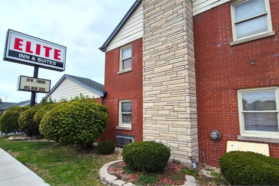 Holland Inn & Suites