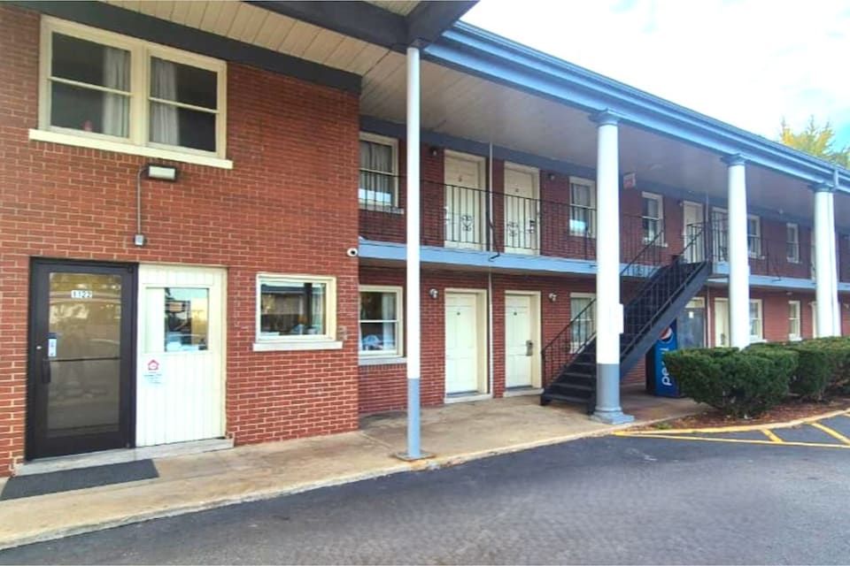 Holland Inn & Suites