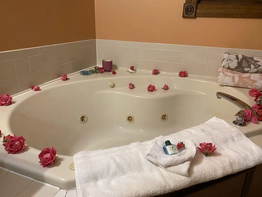 Spruce Hill Inn & Cottages
