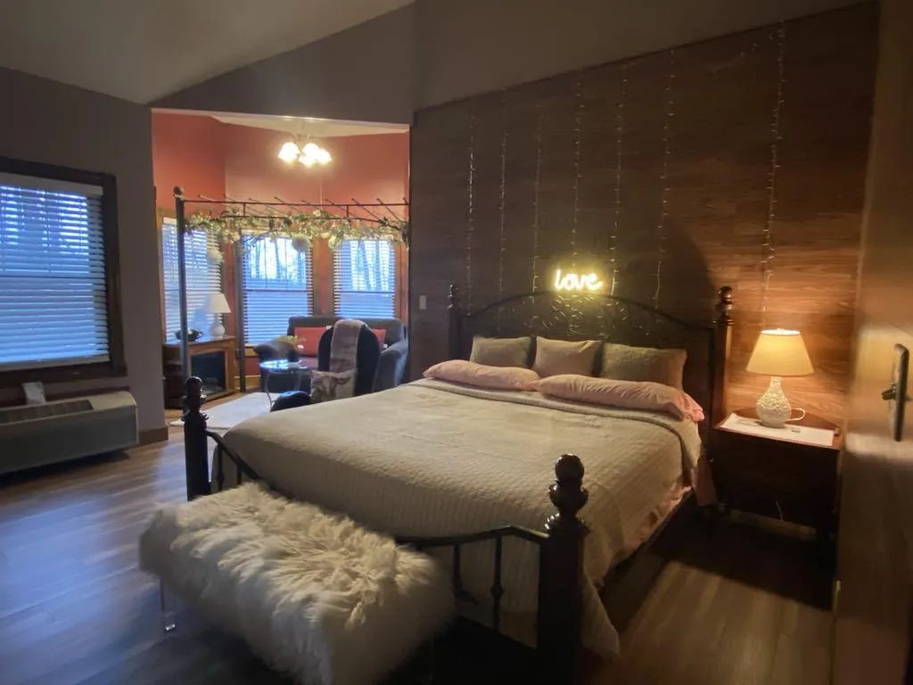 Spruce Hill Inn & Cottages