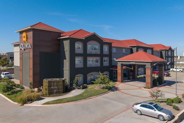 La Quinta Inn & Suites