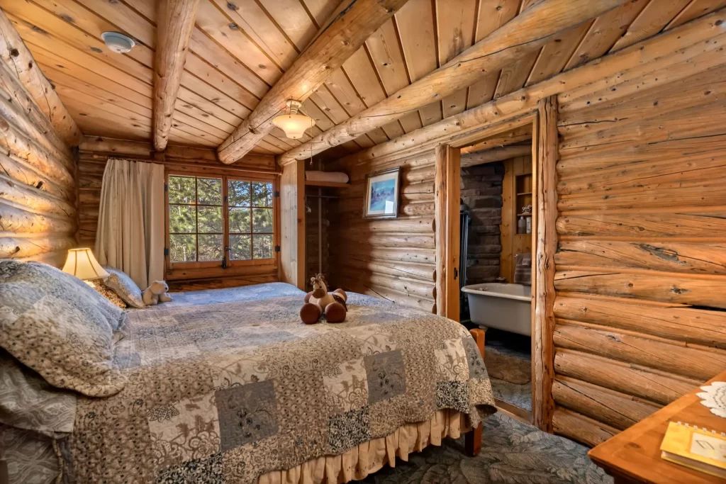Allenspark Lodge B & B