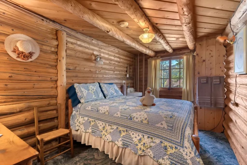 Allenspark Lodge B & B