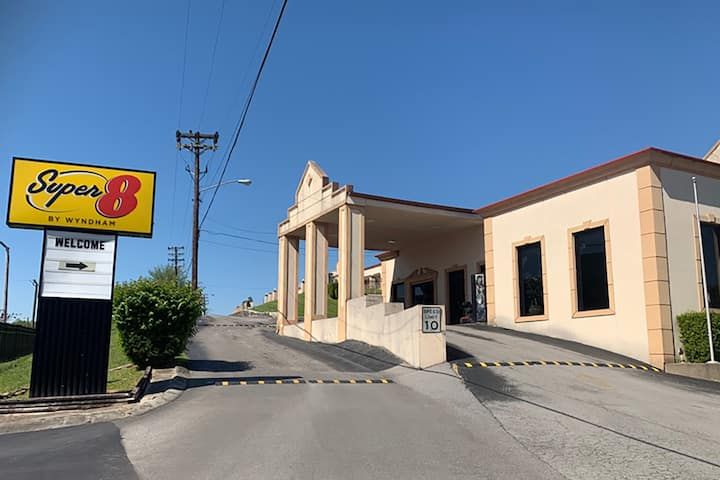 Super 8