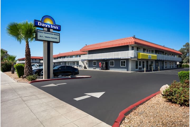 Days Inn by Wyndham Fresno South