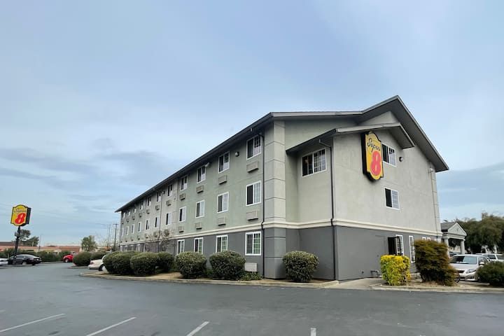 Super 8 by Wyndham Sacramento/Florin Rd