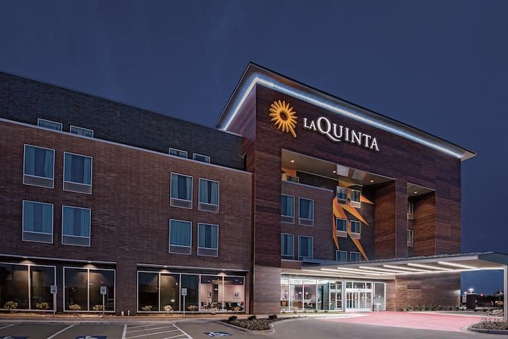 La Quinta Inn & Suites Dallas Grand Prairie North