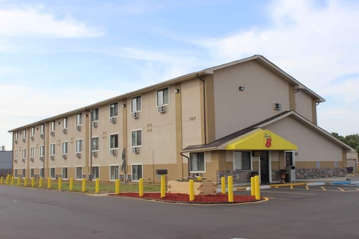Super 8 by Wyndham Wyoming/Grand Rapids Area