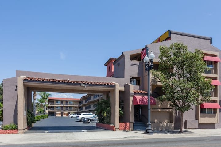 Super 8 by Wyndham El Cajon CA