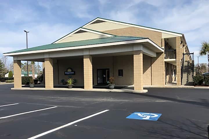 Days Inn by Wyndham Cape Carteret